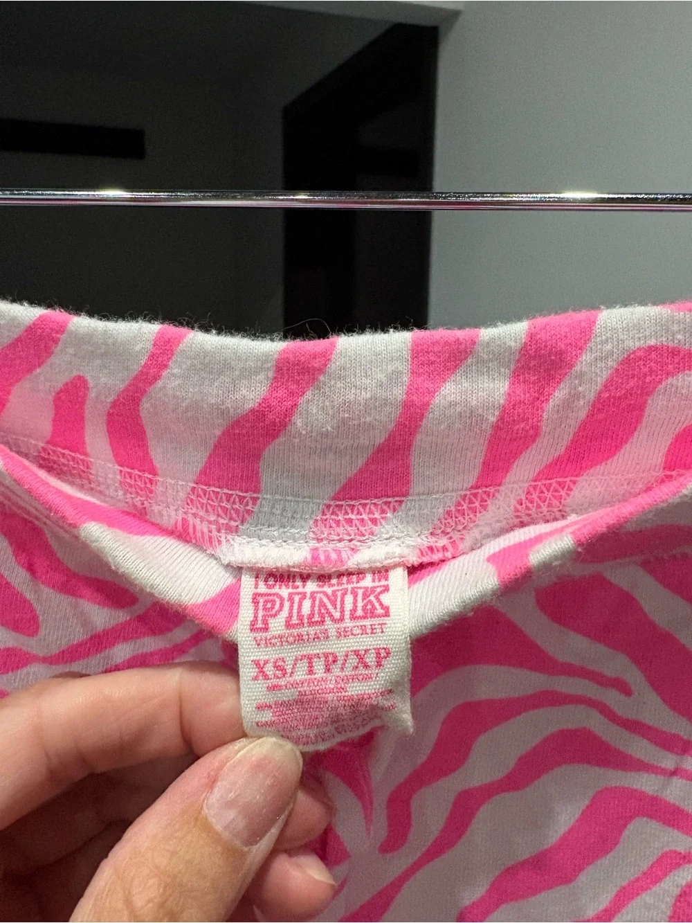 PINK Victoria's Secret Hot Pink and White Zebra Lounge Pants